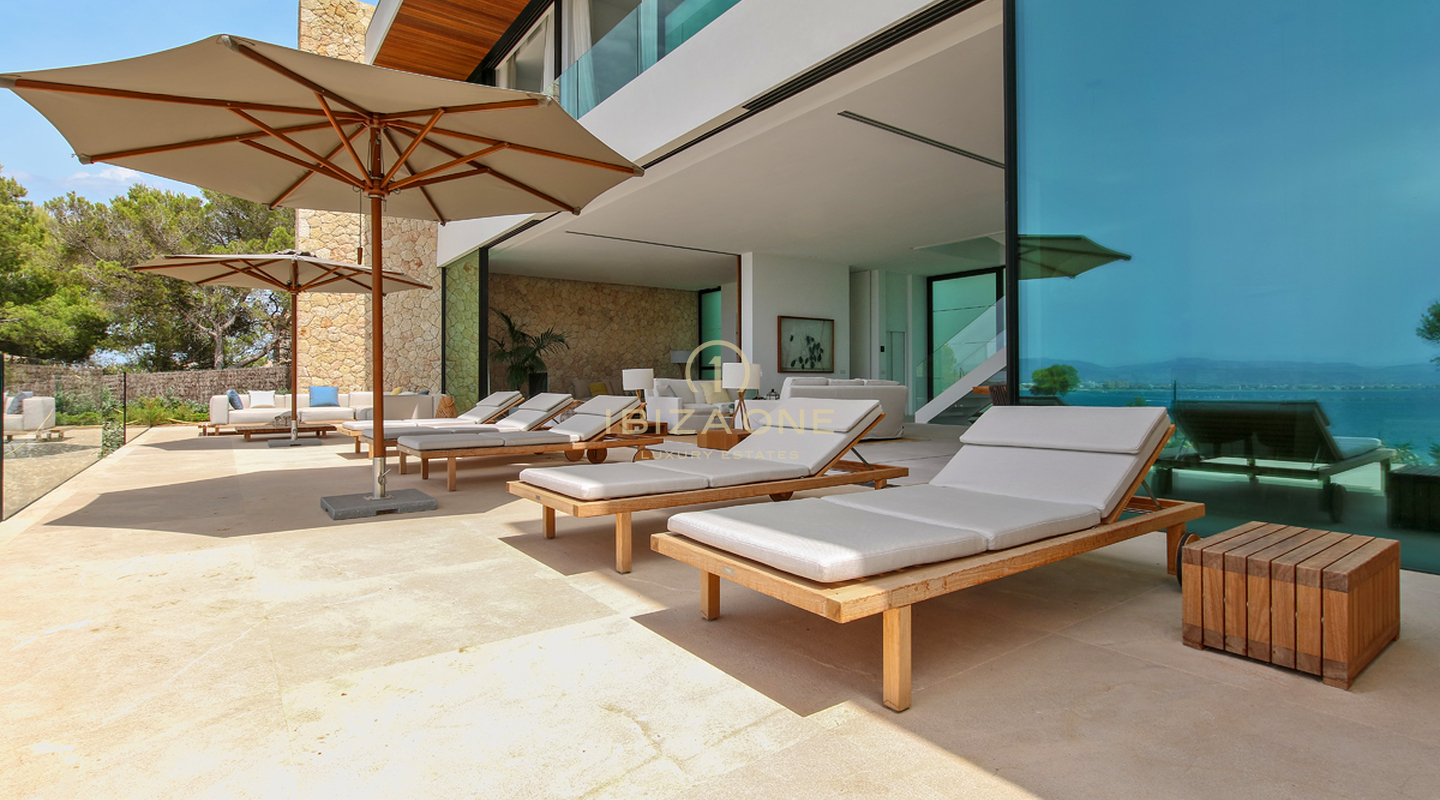 Luxe nieuwbouw moderne architectuur villa op de eerste lijn op Mallorca te koop, Mallorca - Luxe nieuwbouw moderne architectuur villa op de eerste lijn op Mallorca te huur, Mallorca