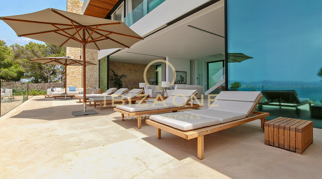 Villa de luxe neuve d'architecture moderne en première ligne de mer à vendre à Majorque, Majorque - Villa de luxe neuve d'architecture moderne en première ligne de mer à louer à Majorque, Majorque