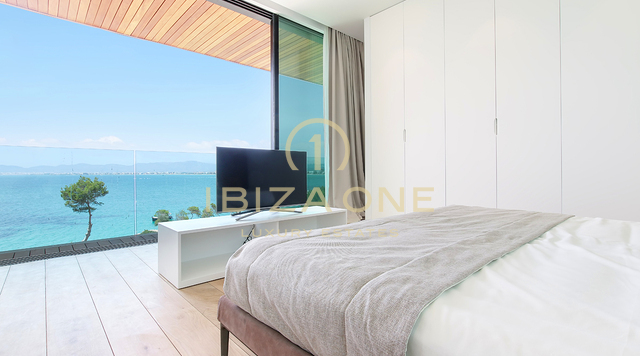 Villa de luxe neuve d'architecture moderne en première ligne de mer à vendre à Majorque, Majorque - Villa de luxe neuve d'architecture moderne en première ligne de mer à louer à Majorque, Majorque