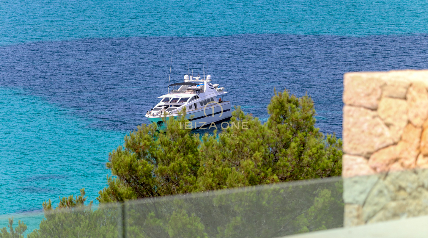 Villa de luxe neuve d'architecture moderne en première ligne de mer à vendre à Majorque, Majorque - Villa de luxe neuve d'architecture moderne en première ligne de mer à louer à Majorque, Majorque
