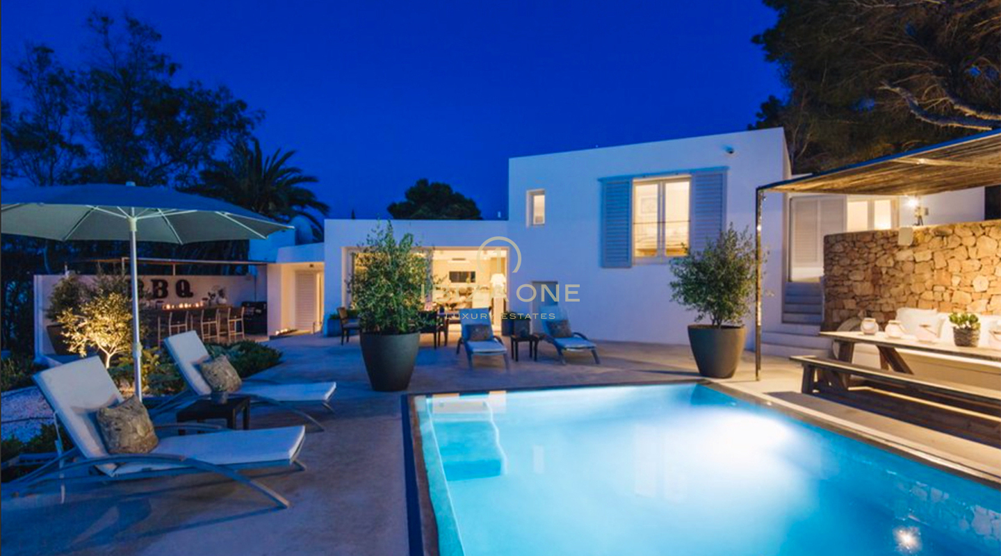 Villa en primera línea de mar con acceso al mar en alquiler, Ibiza - Villa en primera línea de mar con acceso al mar en venta, Ibiza