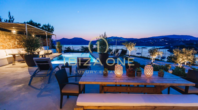 Villa aan de eerste zeelijn met toegang tot de zee te huur, Ibiza - Villa aan de eerste zeelijn met toegang tot de zee te koop, Ibiza