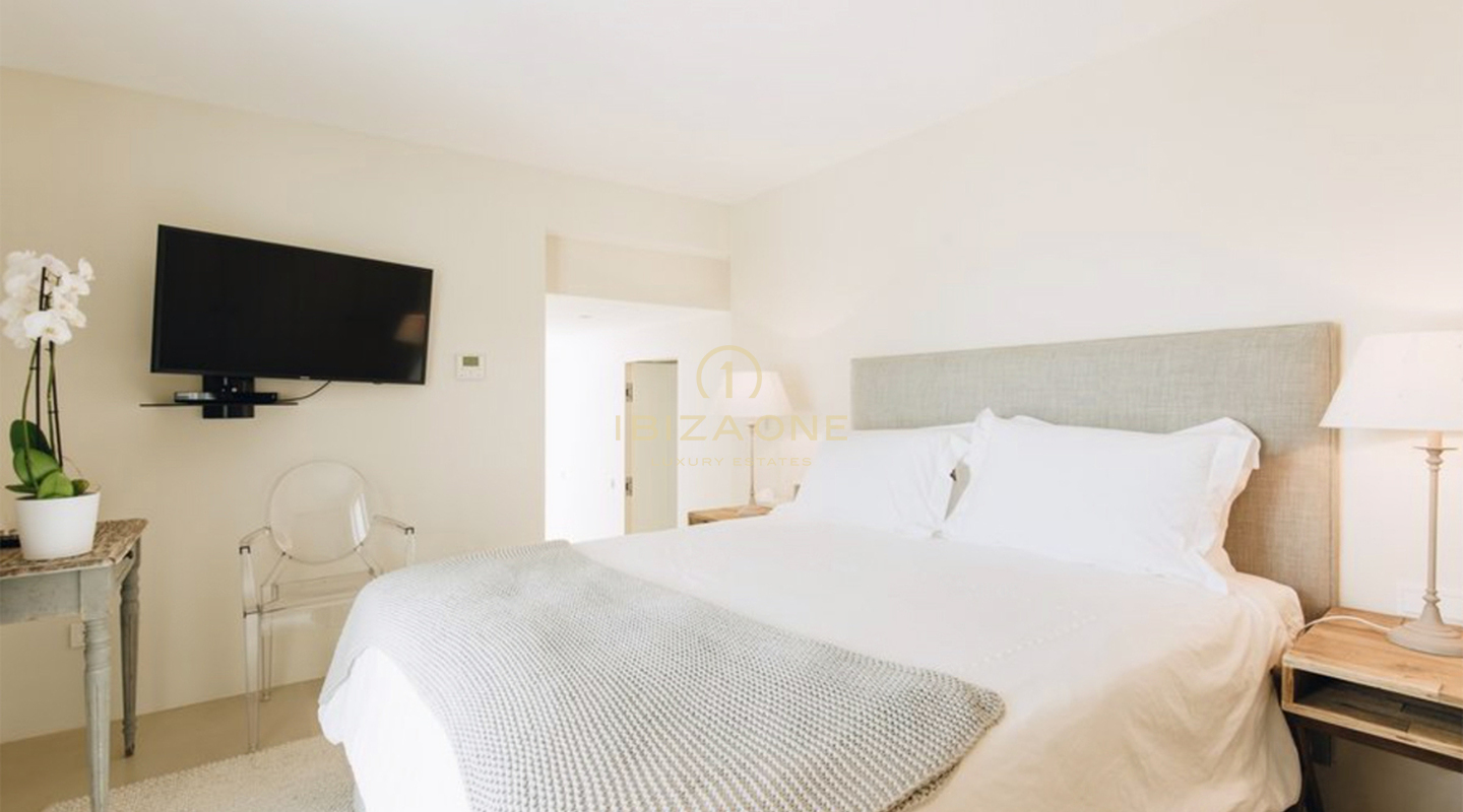 Villa en primera línea de mar con acceso al mar en alquiler, Ibiza - Villa en primera línea de mar con acceso al mar en venta, Ibiza