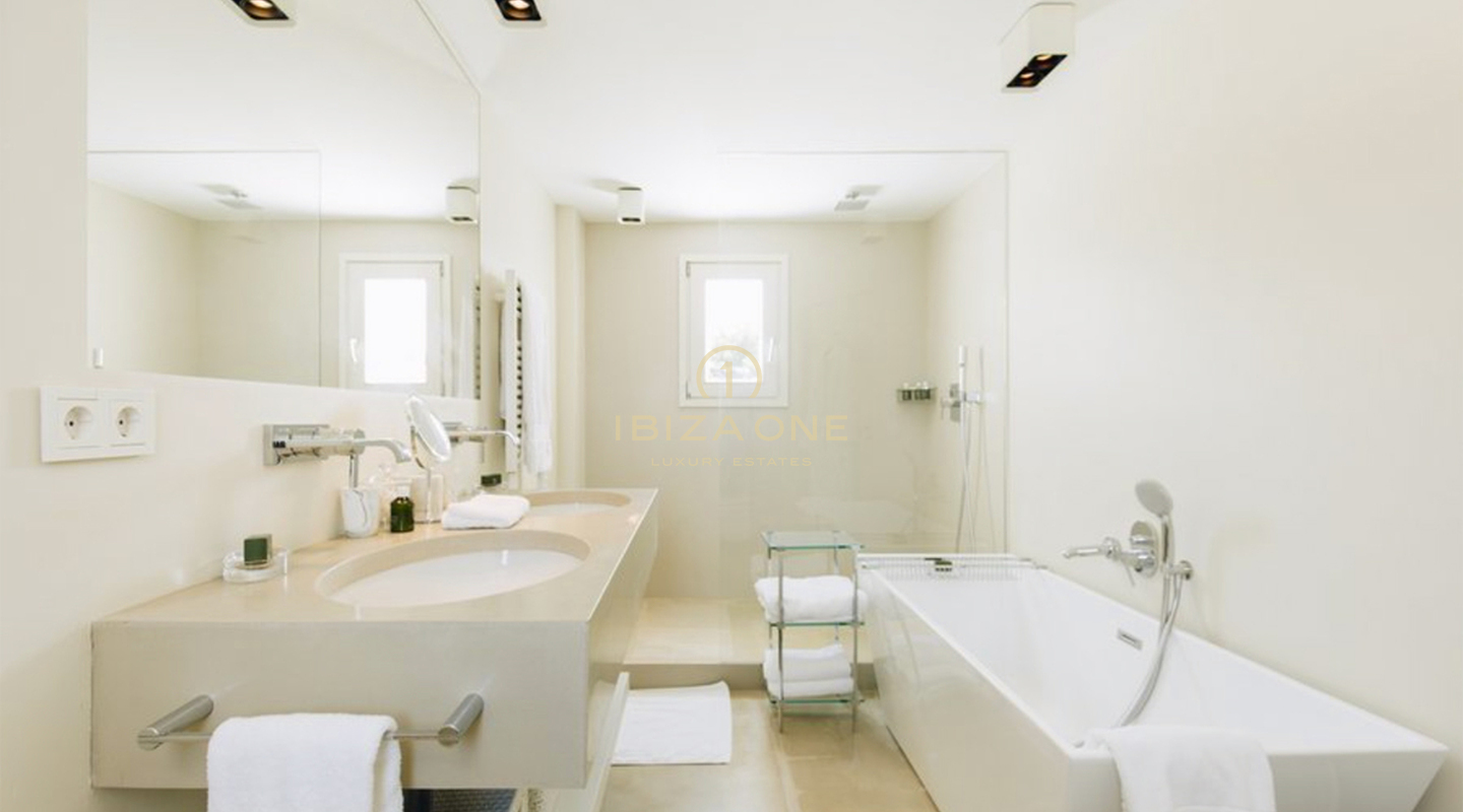 Villa in prima linea di mare con accesso al mare in affitto, Ibiza - Villa in prima linea di mare con accesso al mare in vendita, Ibiza