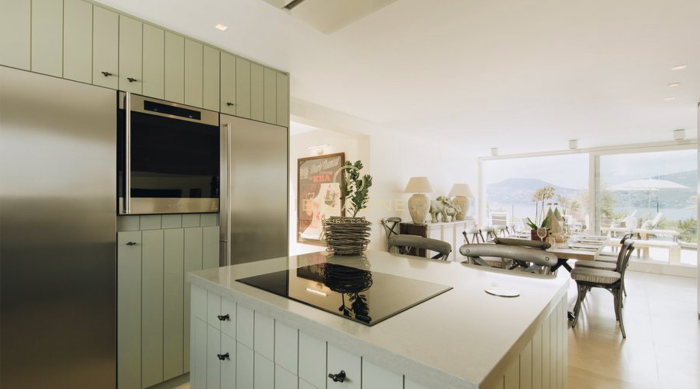 Villa en primera línea de mar con acceso al mar en alquiler, Ibiza - Villa en primera línea de mar con acceso al mar en venta, Ibiza