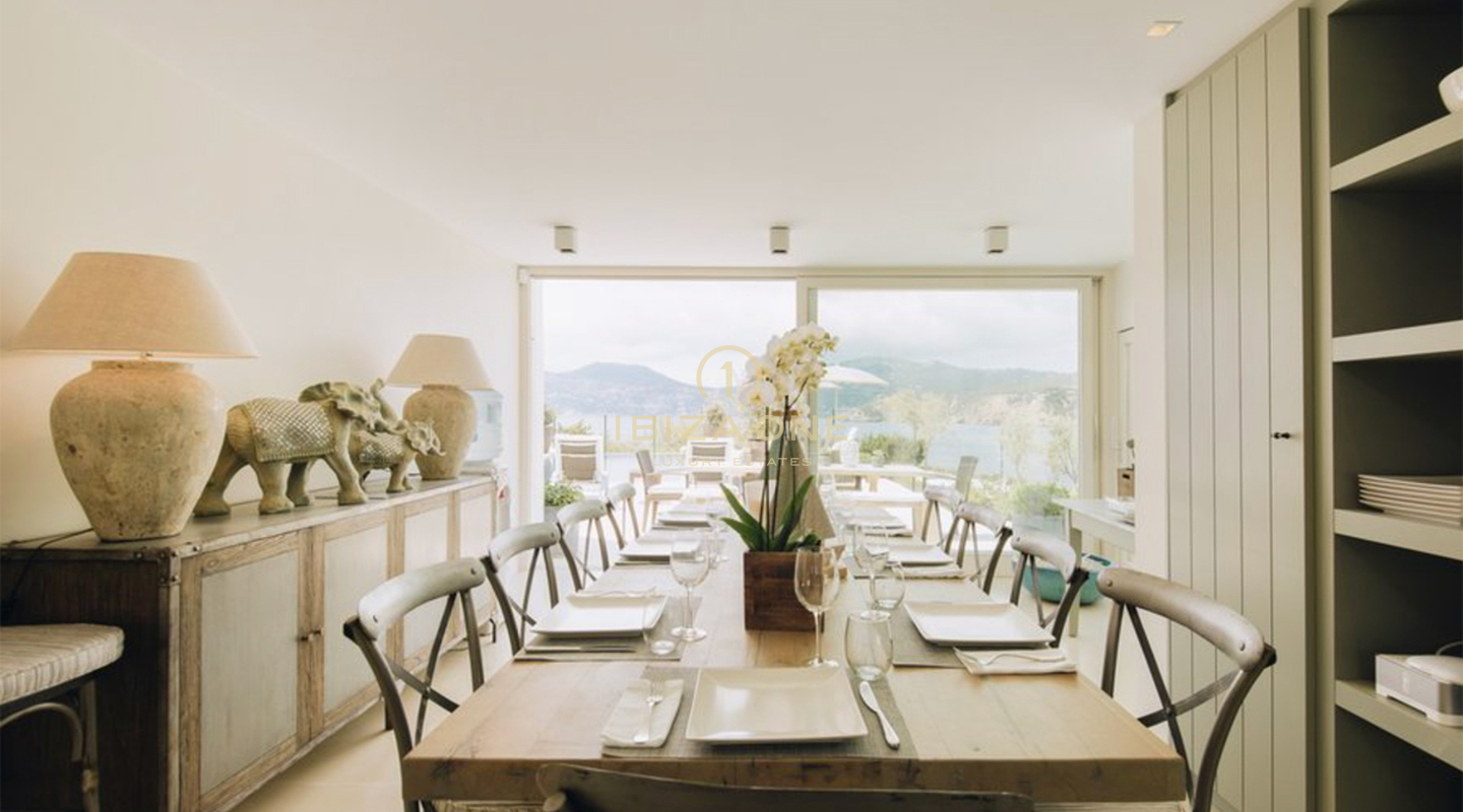 Villa en première ligne de mer avec accès à la mer à louer, Ibiza - Villa en première ligne de mer avec accès à la mer à vendre, Ibiza