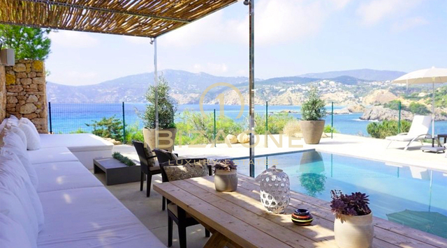 Villa en première ligne de mer avec accès à la mer à louer, Ibiza - Villa en première ligne de mer avec accès à la mer à vendre, Ibiza
