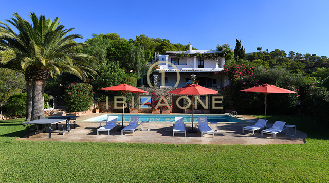 Luxe finca dichtbij Ibiza met uitzicht op zee en Dalt Vila te koop, Ibiza - Luxe finca dichtbij Ibiza met uitzicht op zee en Dalt Vila te huur, Ibiza