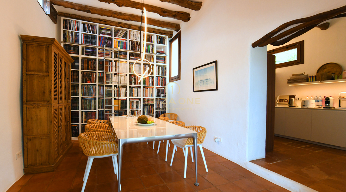 Luxe finca dichtbij Ibiza met uitzicht op zee en Dalt Vila te koop, Ibiza - Luxe finca dichtbij Ibiza met uitzicht op zee en Dalt Vila te huur, Ibiza