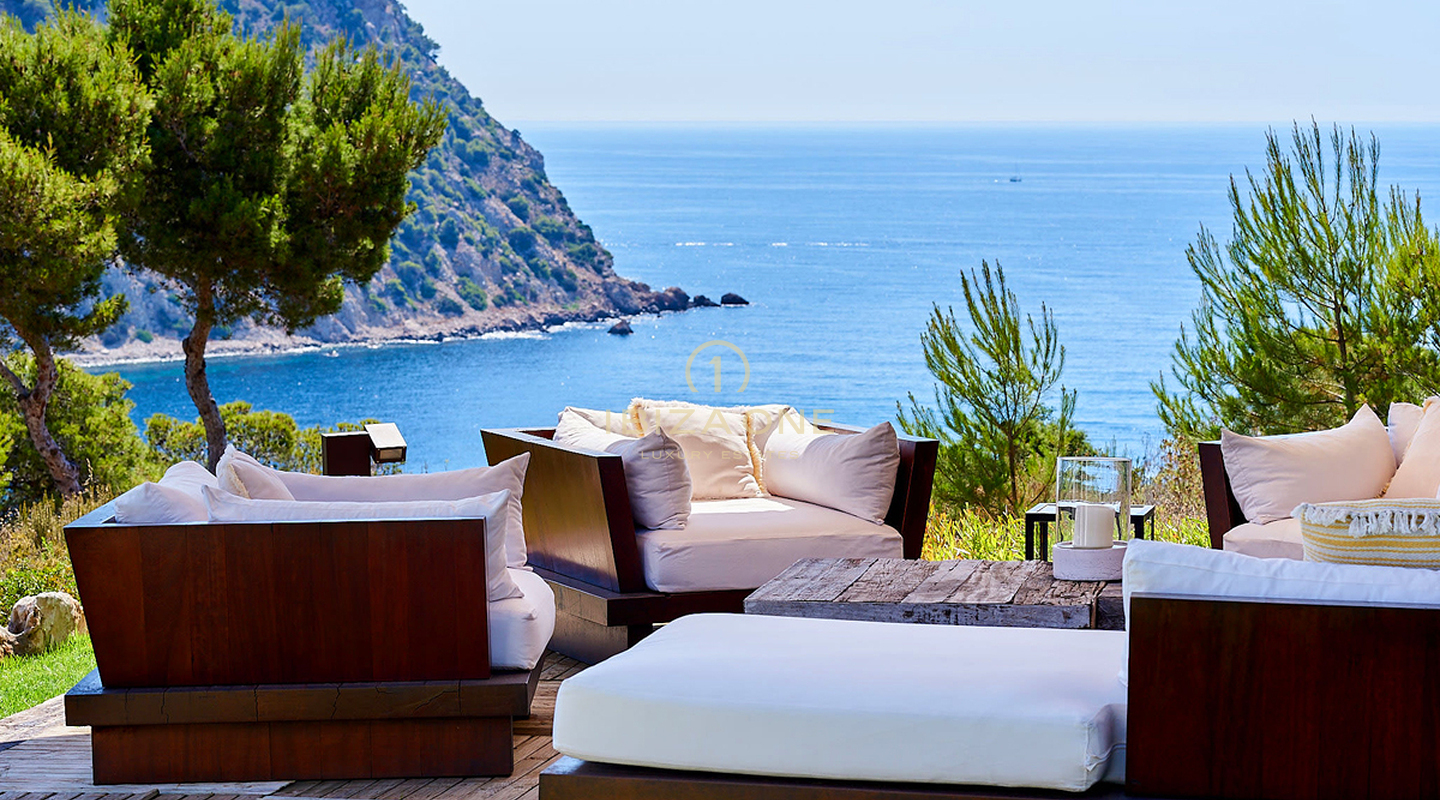 Splendida proprietà di lusso in prima linea sul mare in affitto, Ibiza