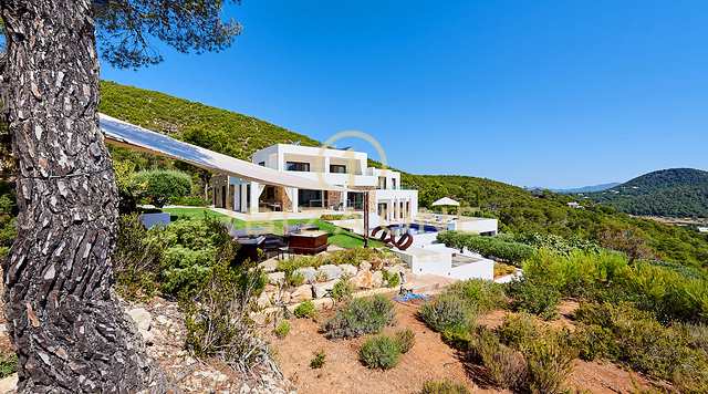 Atemberaubende Luxusimmobilie in erster Meereslinie zu vermieten, Ibiza