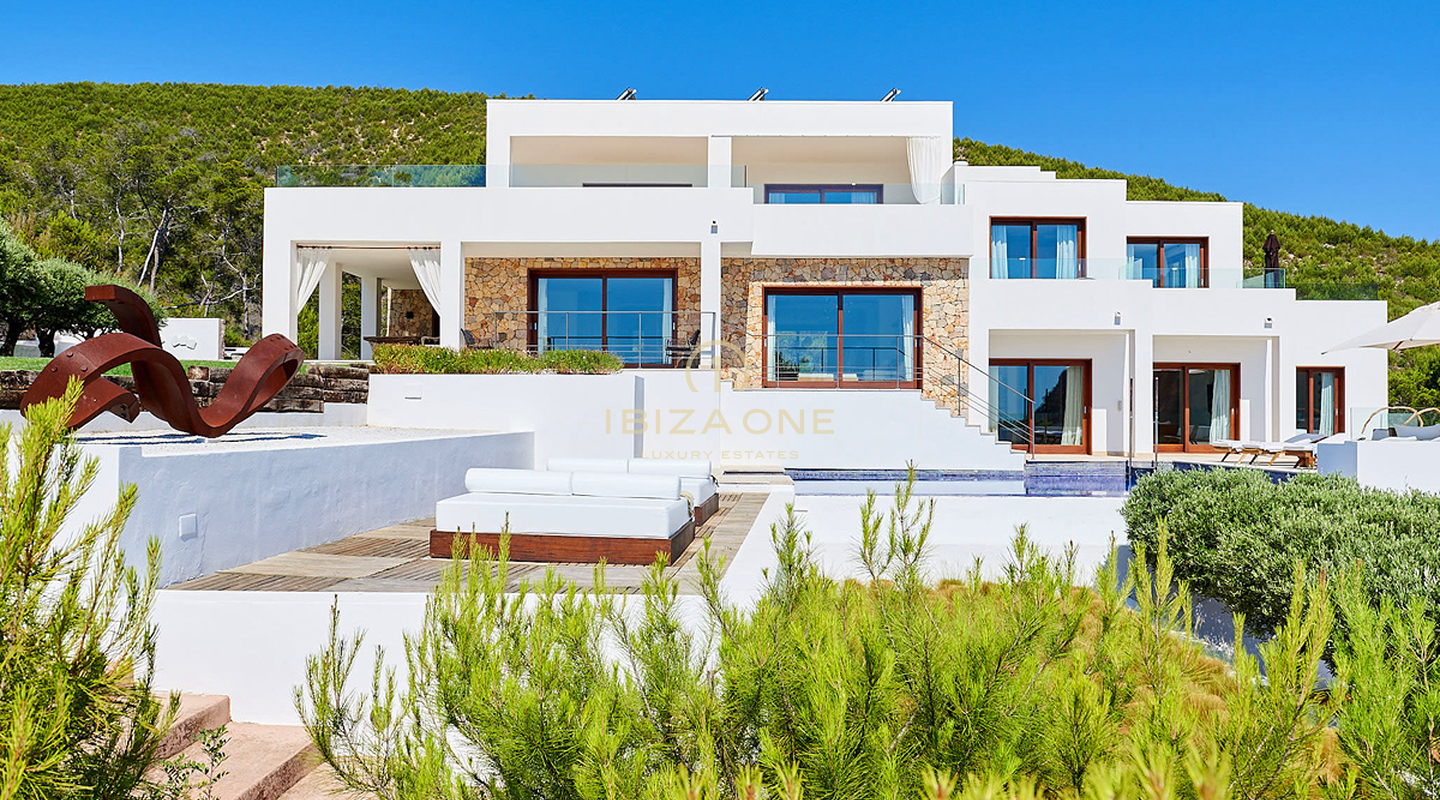 Splendida proprietà di lusso in prima linea sul mare in affitto, Ibiza