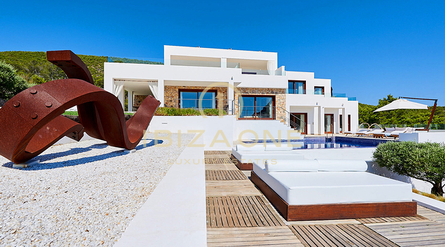 Atemberaubende Luxusimmobilie in erster Meereslinie zu vermieten, Ibiza