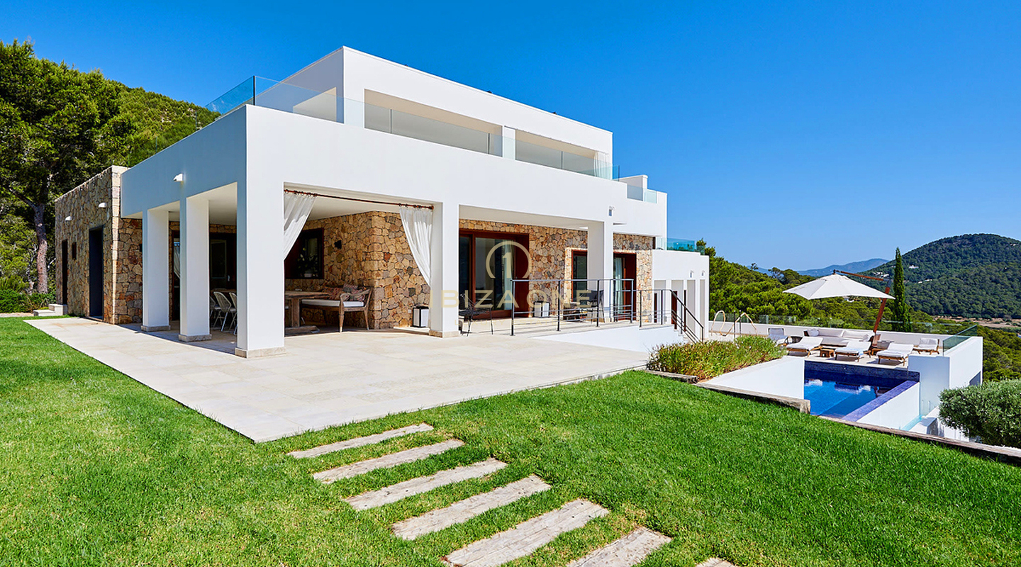 Splendida proprietà di lusso in prima linea sul mare in affitto, Ibiza