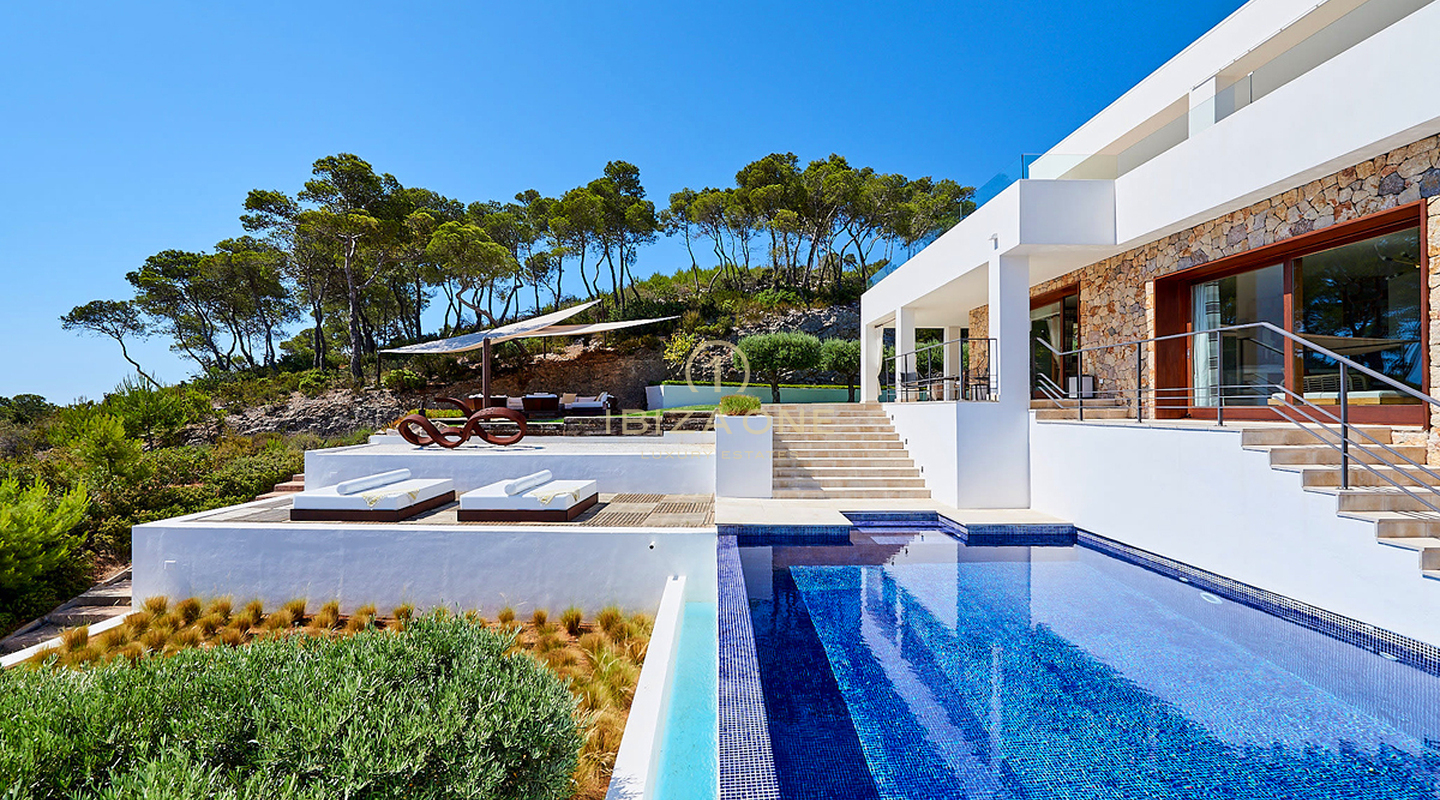 Splendida proprietà di lusso in prima linea sul mare in affitto, Ibiza
