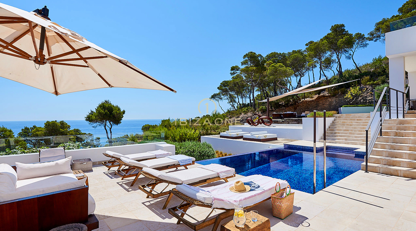 Splendida proprietà di lusso in prima linea sul mare in affitto, Ibiza