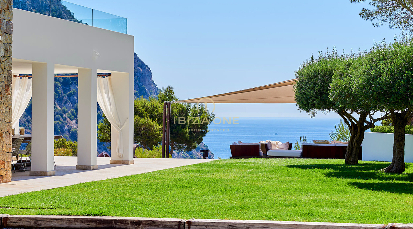 Splendida proprietà di lusso in prima linea sul mare in affitto, Ibiza