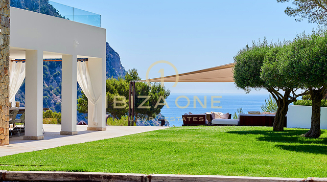 Atemberaubende Luxusimmobilie in erster Meereslinie zu vermieten, Ibiza
