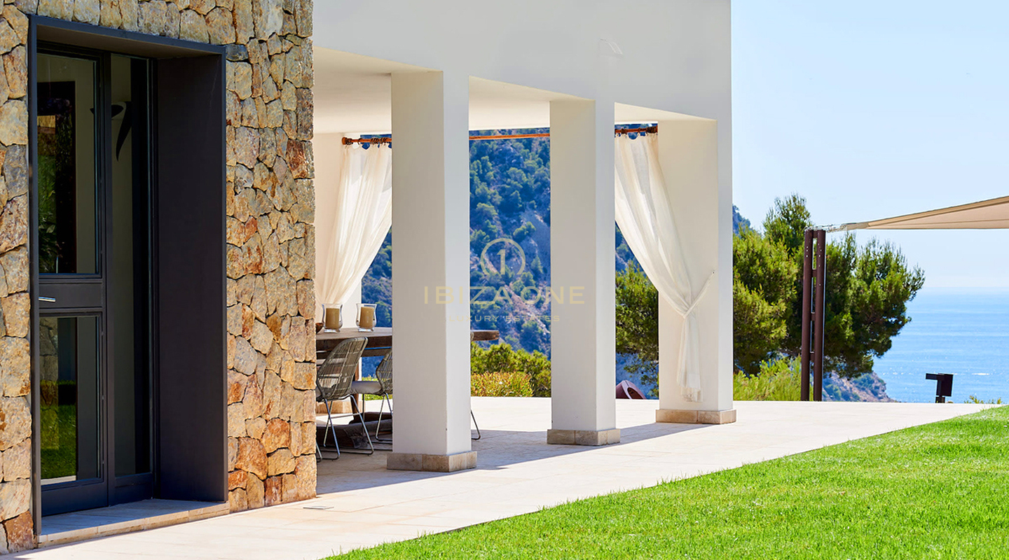 Splendida proprietà di lusso in prima linea sul mare in affitto, Ibiza