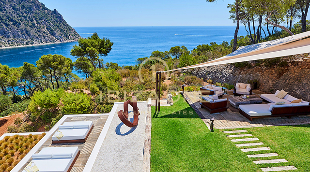 Splendida proprietà di lusso in prima linea sul mare in affitto, Ibiza