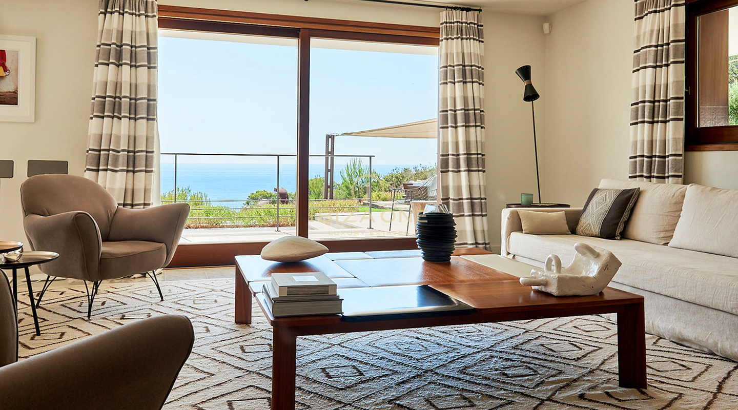 Atemberaubende Luxusimmobilie in erster Meereslinie zu vermieten, Ibiza