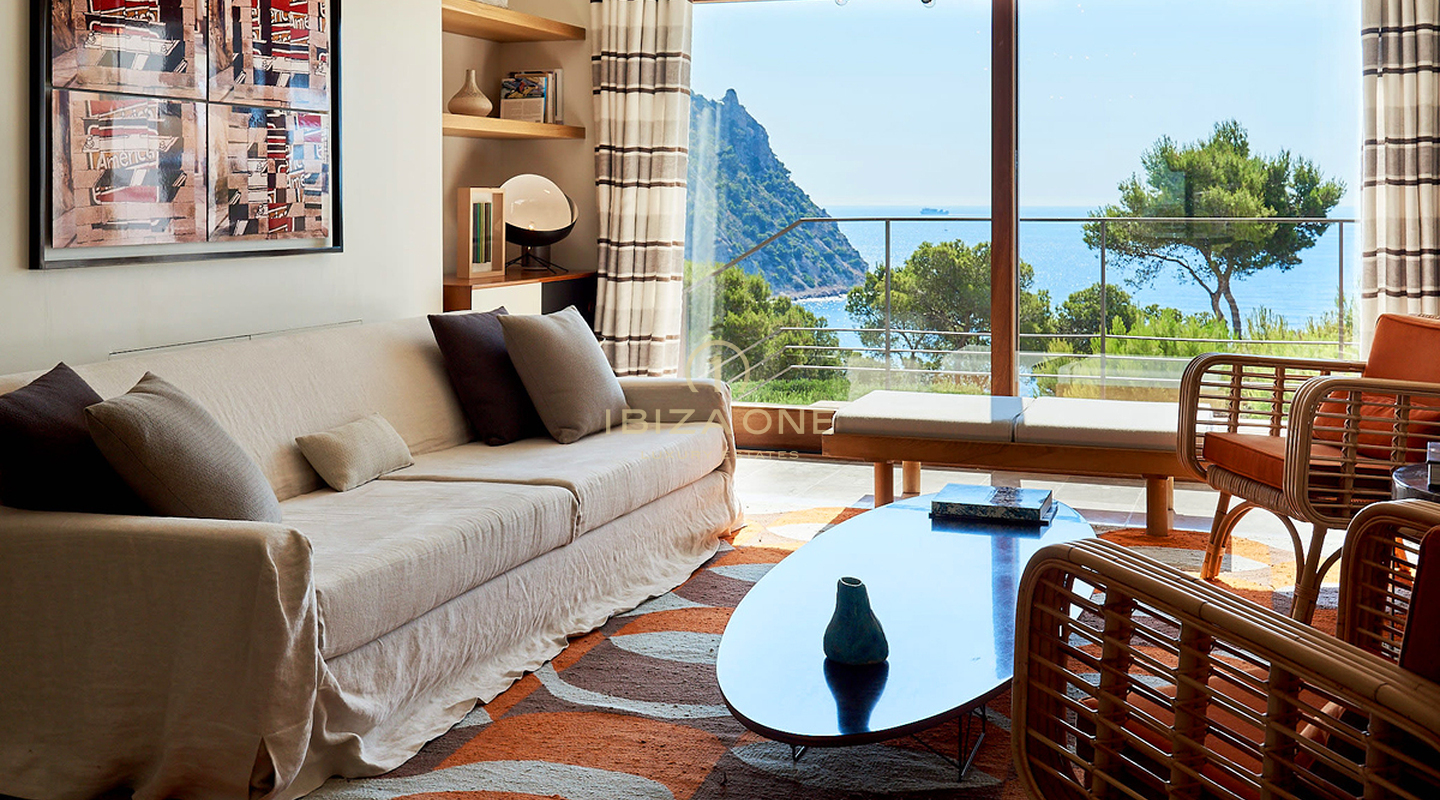 Splendida proprietà di lusso in prima linea sul mare in affitto, Ibiza