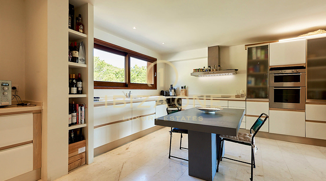Prachtig luxe pand direct aan zee te huur, Ibiza
