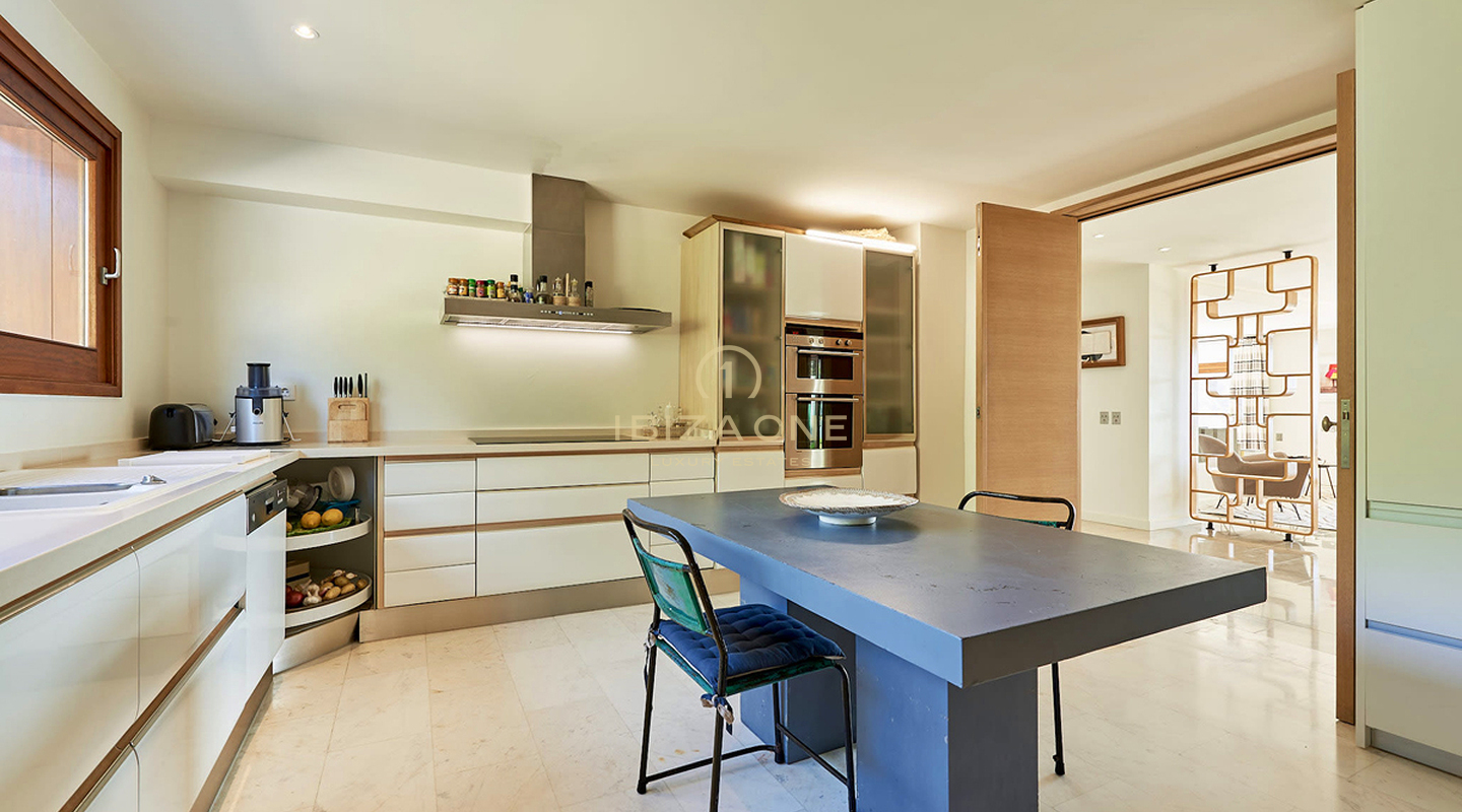 Prachtig luxe pand direct aan zee te huur, Ibiza