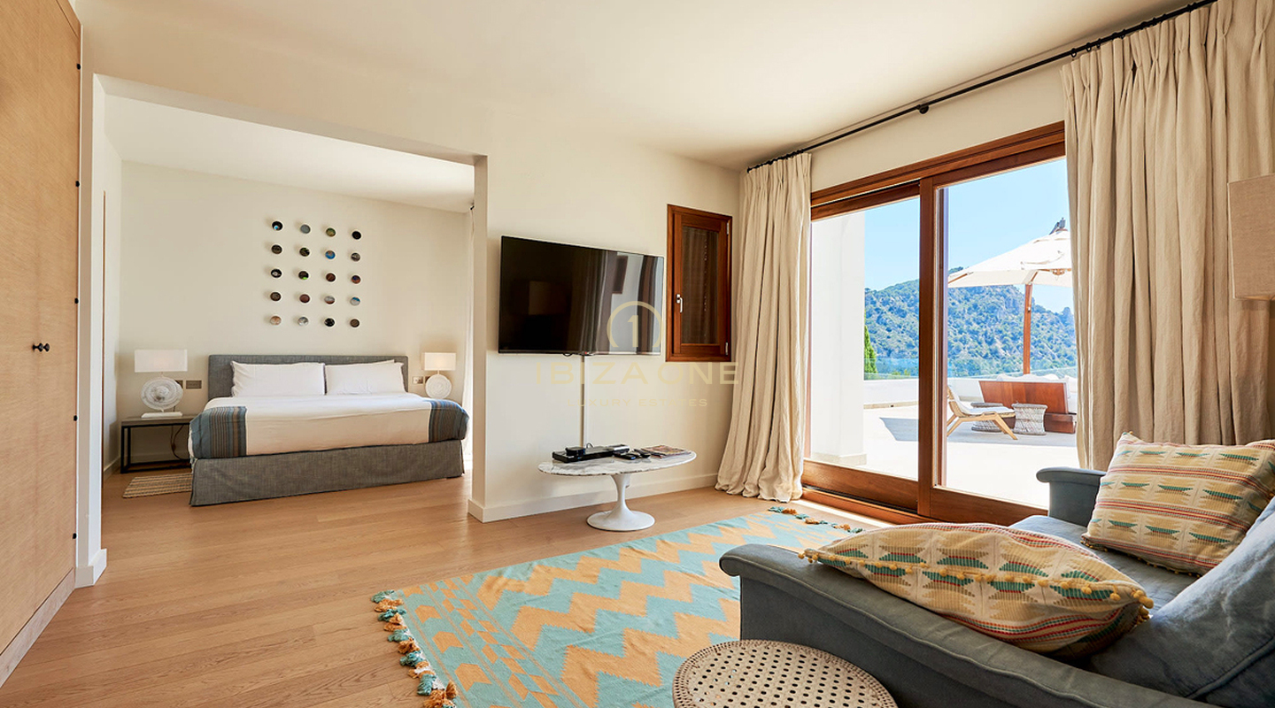 Splendida proprietà di lusso in prima linea sul mare in affitto, Ibiza