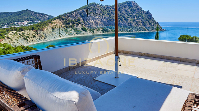 Atemberaubende Luxusimmobilie in erster Meereslinie zu vermieten, Ibiza