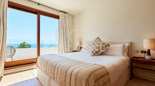 Atemberaubende Luxusimmobilie in erster Meereslinie zu vermieten, Ibiza