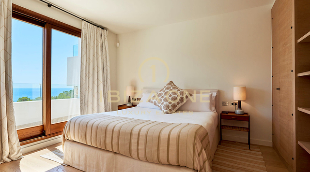 Prachtig luxe pand direct aan zee te huur, Ibiza