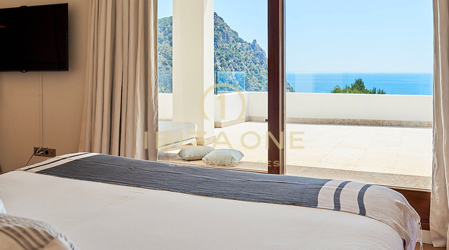 Prachtig luxe pand direct aan zee te huur, Ibiza