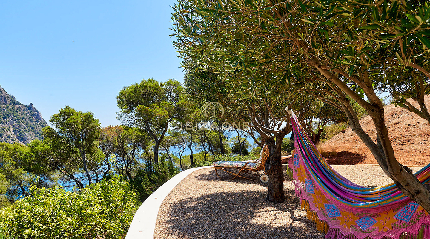 Splendida proprietà di lusso in prima linea sul mare in affitto, Ibiza