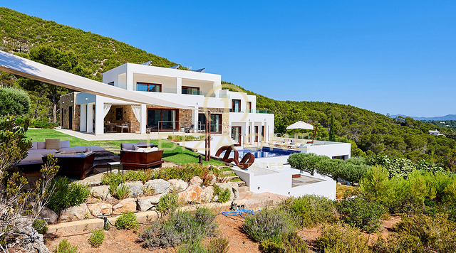 Atemberaubende Luxusimmobilie in erster Meereslinie zu vermieten, Ibiza