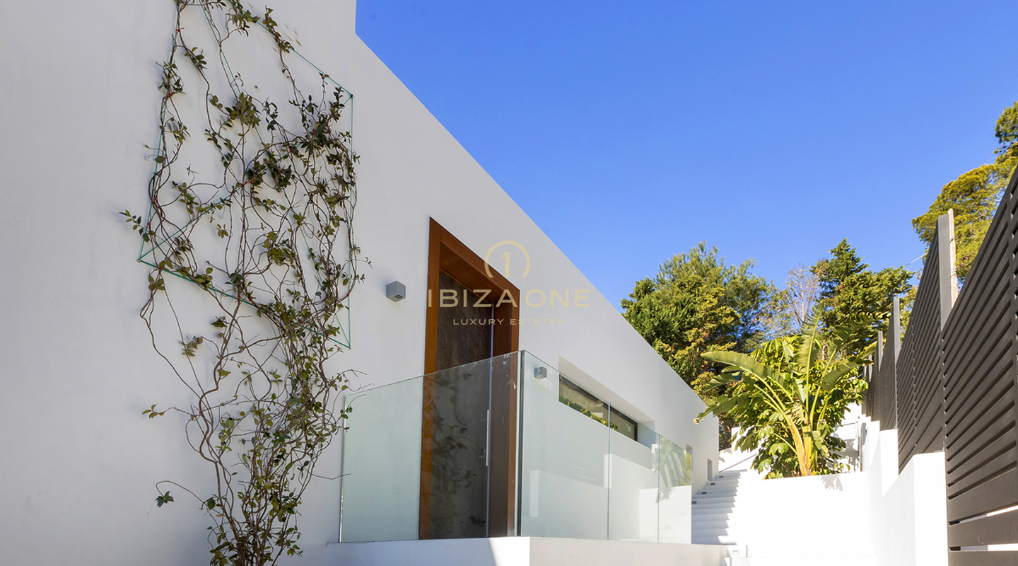 Moderne, nieuw gebouwde stijlvolle luxe villa in Ibiza Cap Martinet met uitzicht te koop