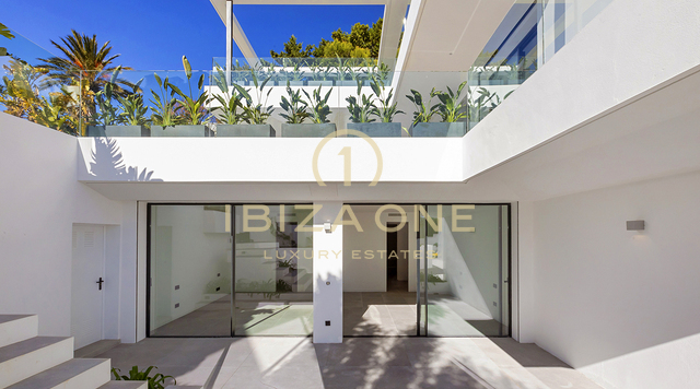 Moderna villa de lujo de nueva construcción en Ibiza Cap Martinet con vistas en venta