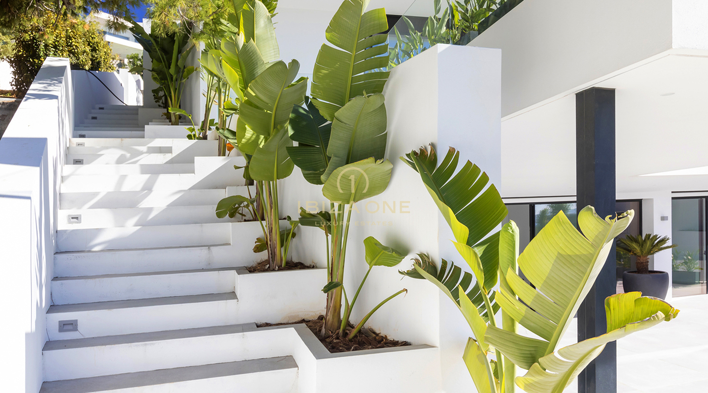 Moderne, neu gebaute stilvolle Luxus Villa in Ibiza Cap Martinet mit Blick zum Verkauf