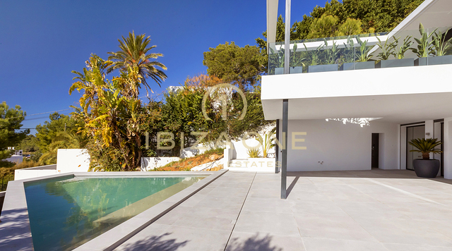 Moderne, neu gebaute stilvolle Luxus Villa in Ibiza Cap Martinet mit Blick zum Verkauf