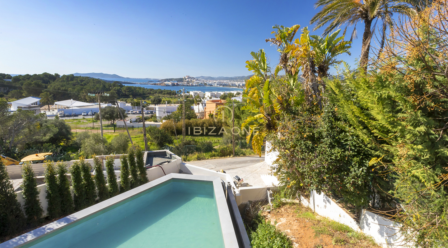 Moderna villa de lujo de nueva construcción en Ibiza Cap Martinet con vistas en venta