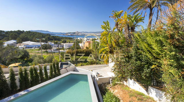 Villa de luxe moderne et élégante à Ibiza Cap Martinet avec vue à vendre