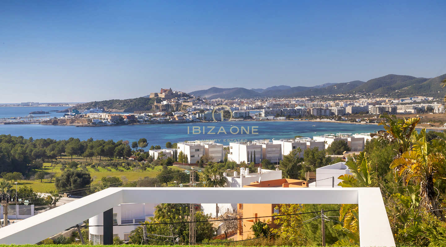 Villa de luxe moderne et élégante à Ibiza Cap Martinet avec vue à vendre