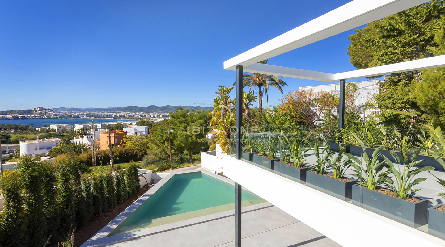 Moderne, nieuw gebouwde stijlvolle luxe villa in Ibiza Cap Martinet met uitzicht te koop