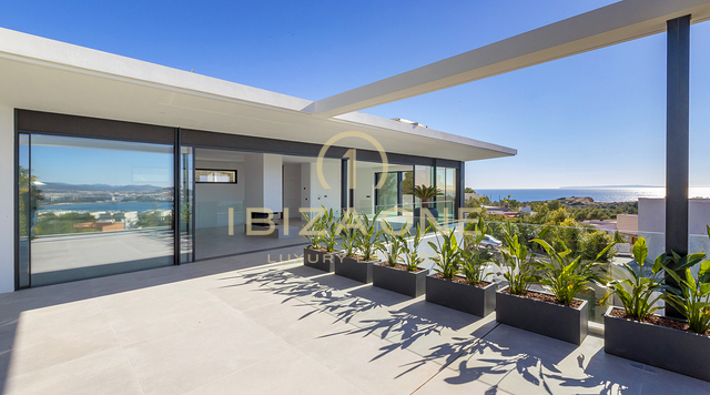 Moderne, neu gebaute stilvolle Luxus Villa in Ibiza Cap Martinet mit Blick zum Verkauf