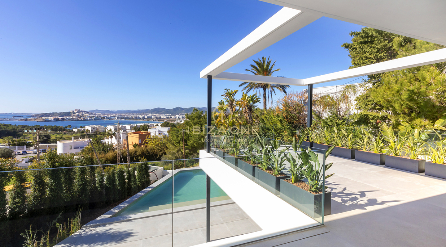Moderne, nieuw gebouwde stijlvolle luxe villa in Ibiza Cap Martinet met uitzicht te koop