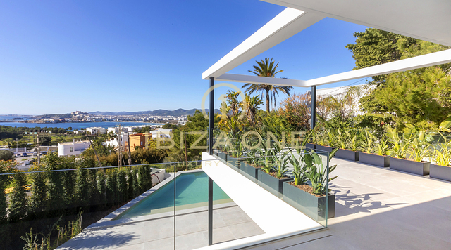 Moderne, neu gebaute stilvolle Luxus Villa in Ibiza Cap Martinet mit Blick zum Verkauf
