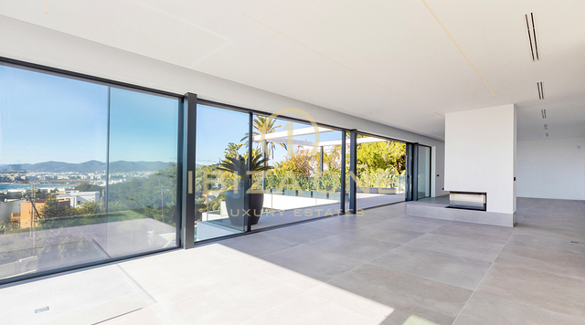 Moderne, nieuw gebouwde stijlvolle luxe villa in Ibiza Cap Martinet met uitzicht te koop