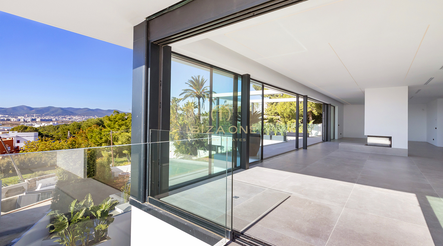 Villa de luxe moderne et élégante à Ibiza Cap Martinet avec vue à vendre