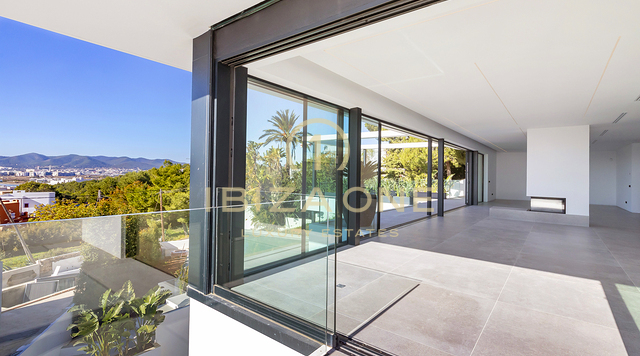 Villa de luxe moderne et élégante à Ibiza Cap Martinet avec vue à vendre