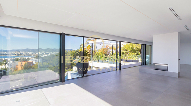 Moderne, nieuw gebouwde stijlvolle luxe villa in Ibiza Cap Martinet met uitzicht te koop